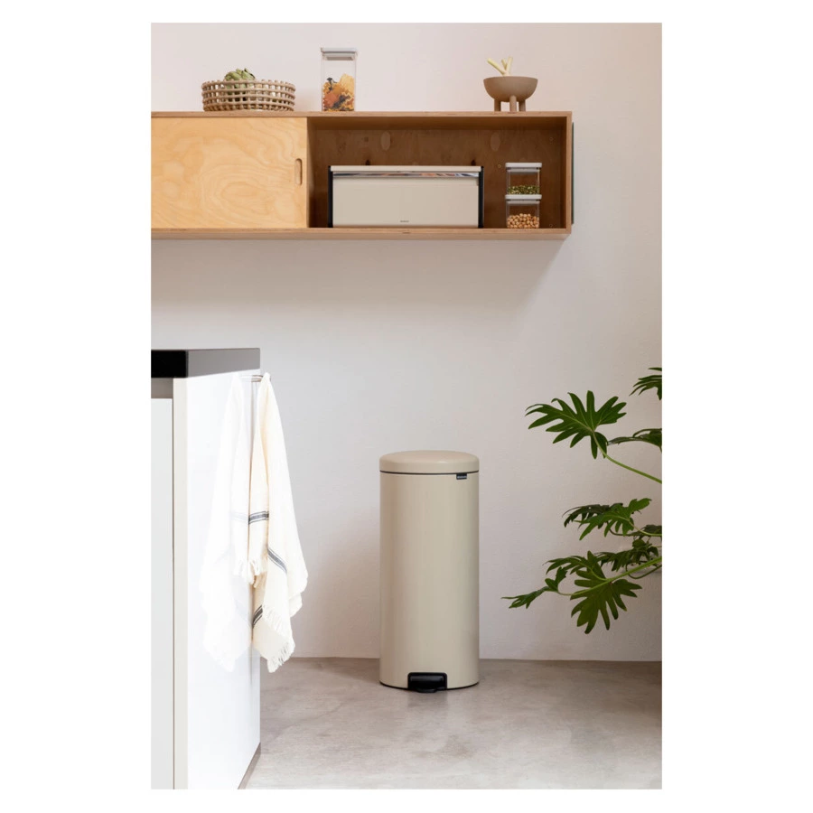 Бак для мусора с педалью Brabantia NewIcon Н68 см, 30 л, сталь нержавеющая, бежевый