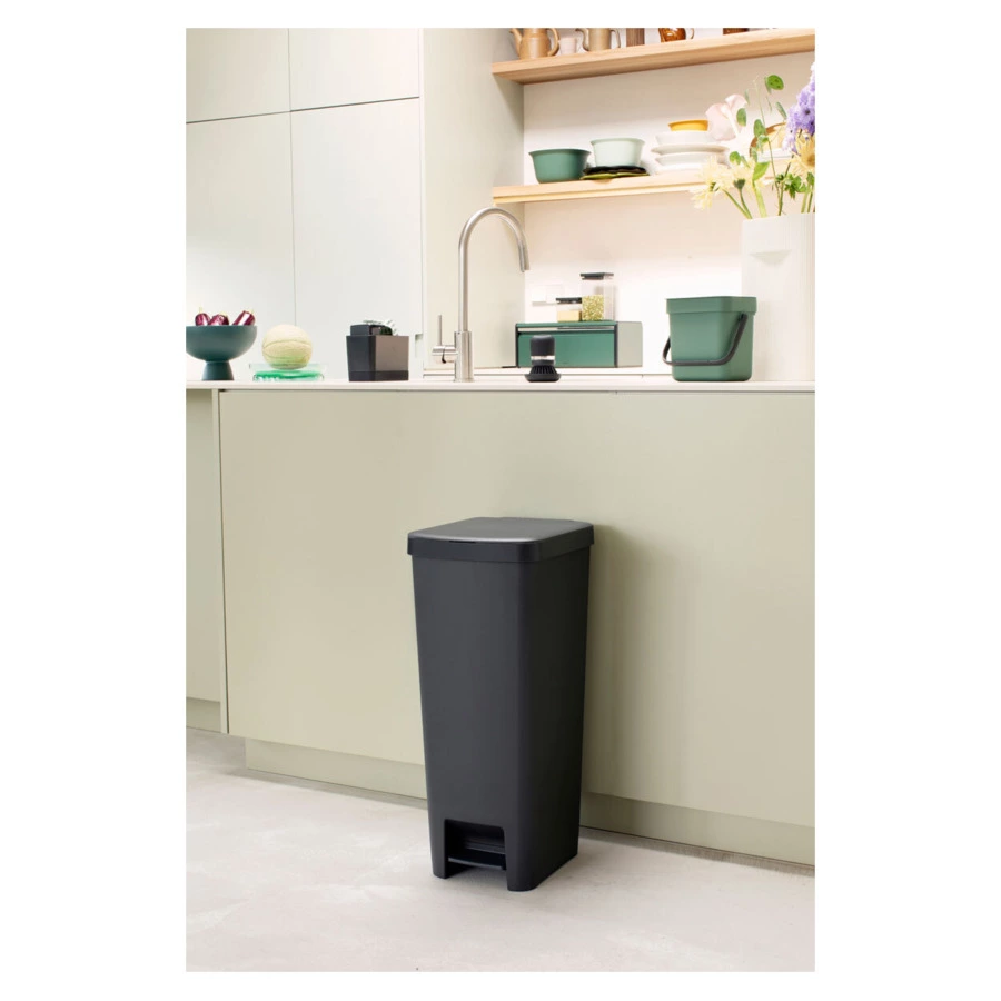 Бак для мусора с педалью Brabantia Step Up 66,6см, 40 л, пластик, темно-серый