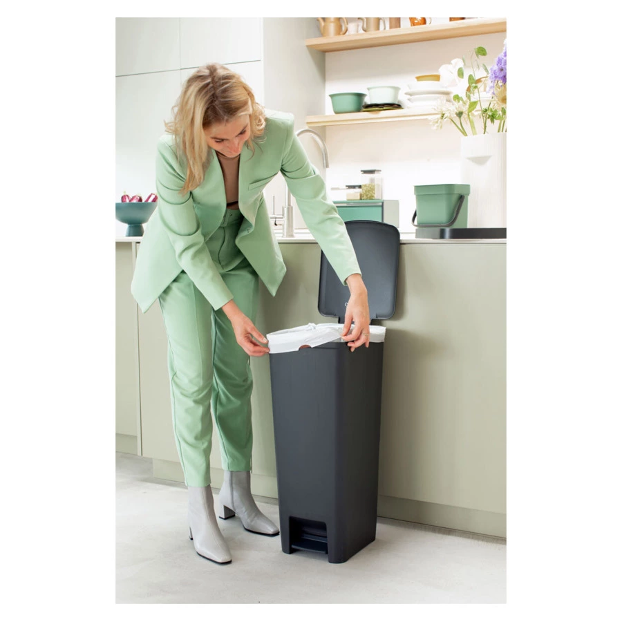 Бак для мусора с педалью Brabantia Step Up 66,6см, 40 л, пластик, темно-серый