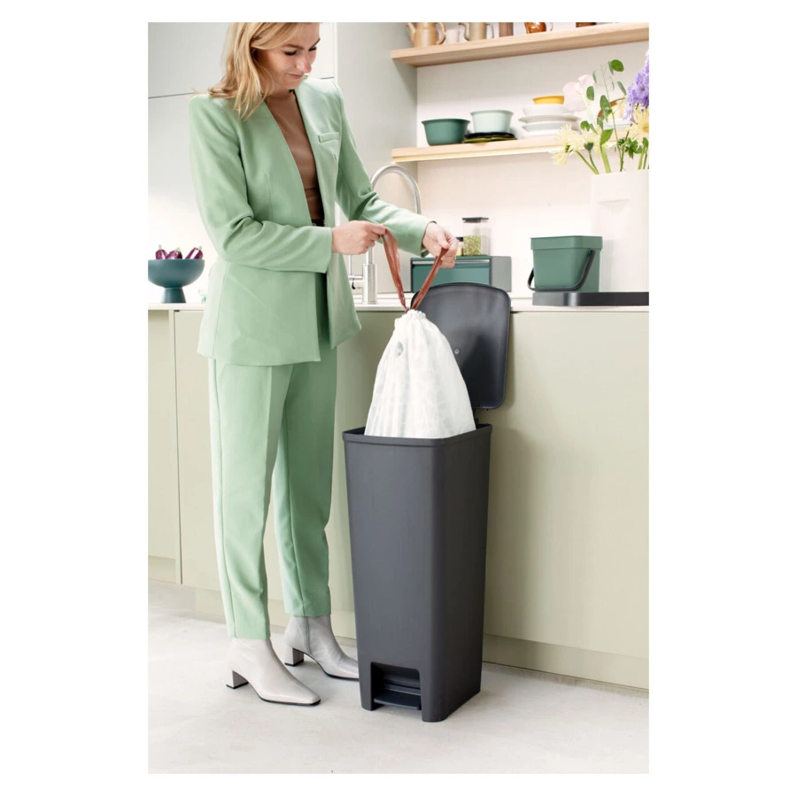 Бак для мусора с педалью Brabantia Step Up 66,6см, 40 л, пластик, темно-серый
