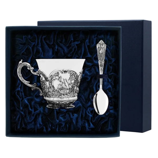 Чашка чайная с ложкой в футляре АргентА Королевская охота 175,48 г, серебро 925
