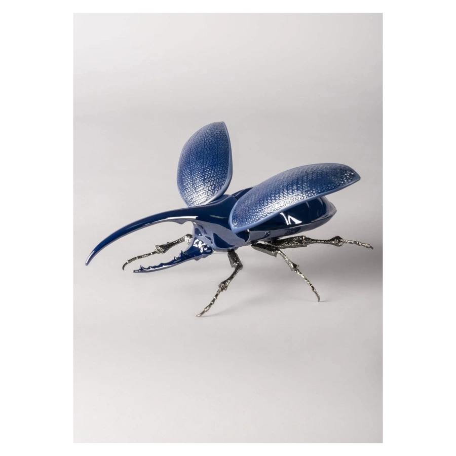 Фигурка Lladro Жук-Геркулес 25х16, фарфор