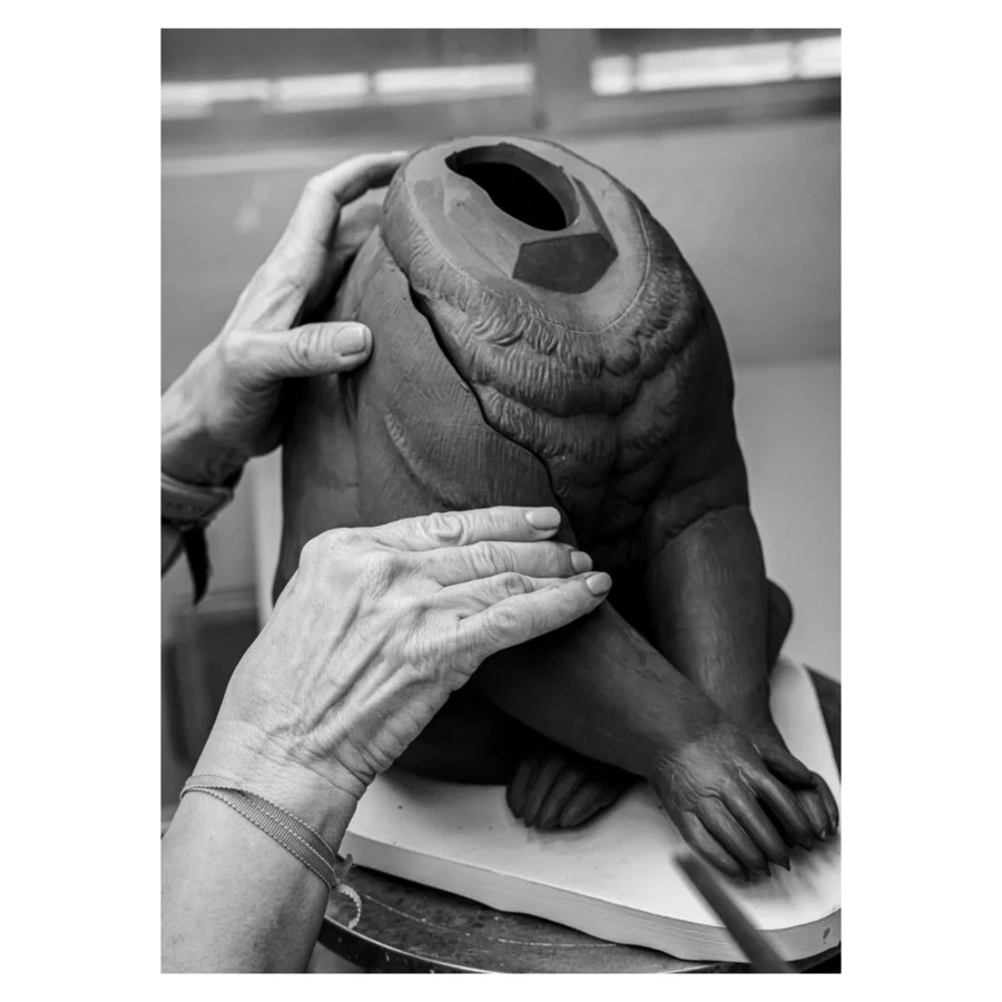 Фигурка Lladro Коала 34х 21x27 см, фарфор, черно-золотая, лимитированный выпуск