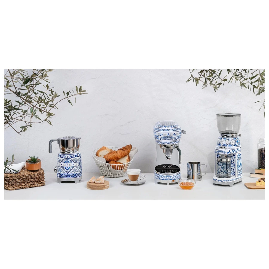 Кофемолка SMEG CGF01DGBEU Dolce & Gabbana, голубая