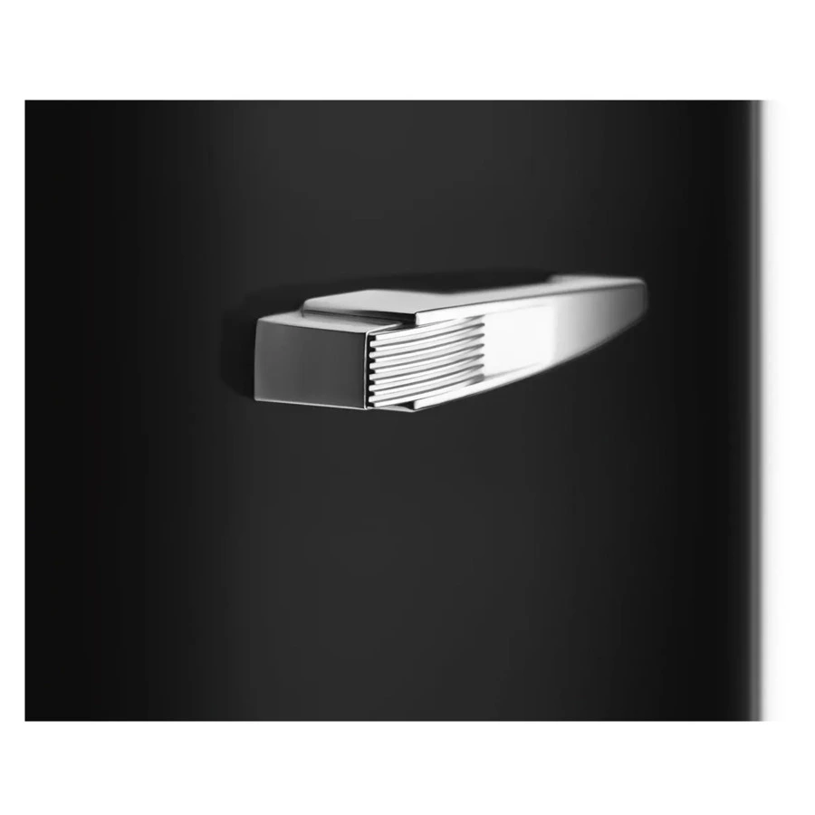 Холодильник однодверный стиль 50-х годов SMEG FAB28RBL5 60 см, 281 л, черный