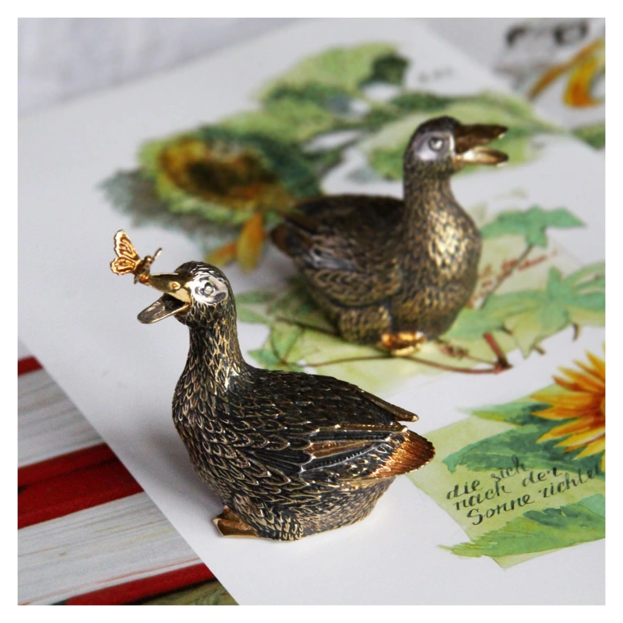 Набор из солонки и перечницы в футляре АргентА Утки 219,95 г, серебро 925, частичное позолочение