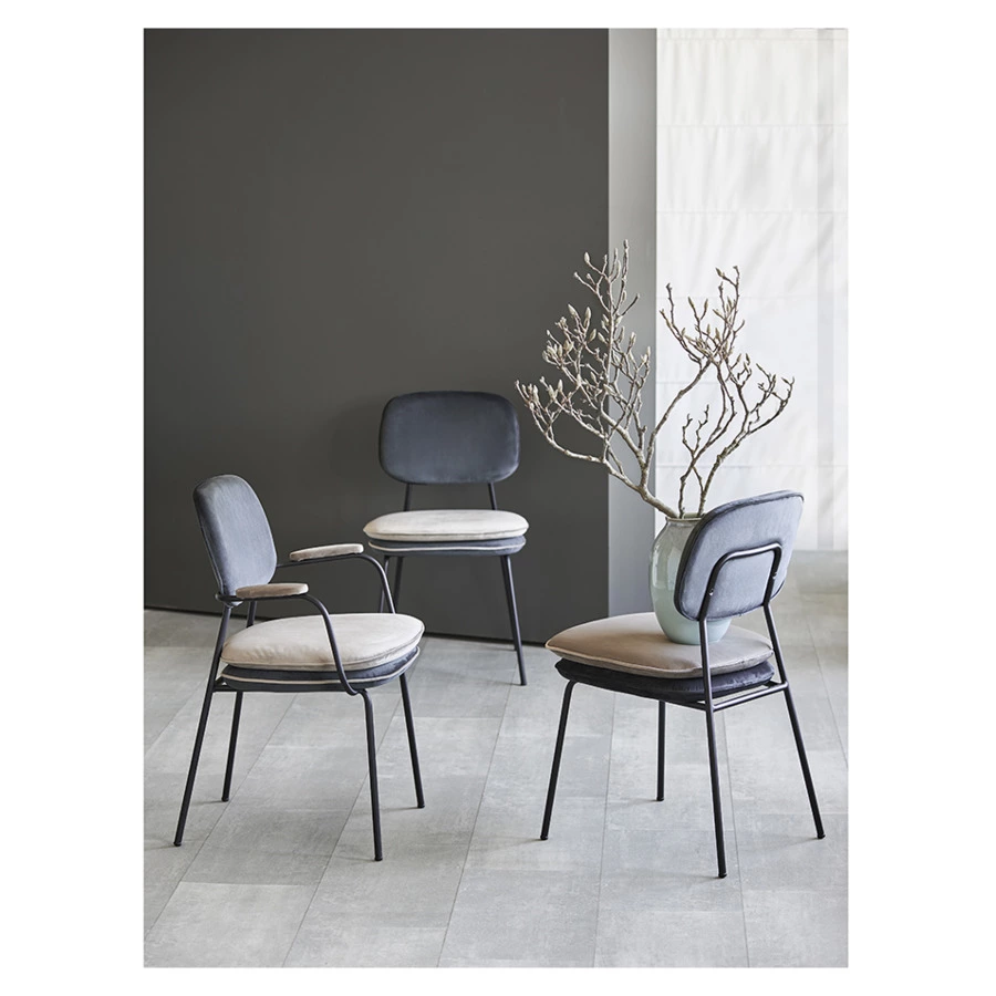 Стул с подлокотниками и контрастным кантом Bergenson Bjorn Pea, велюр, темно-серый, бежевый