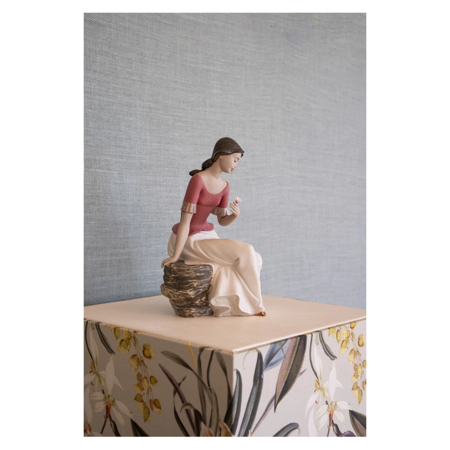 Фигурка NAO Весенние размышления 18х18х28 см, фарфор