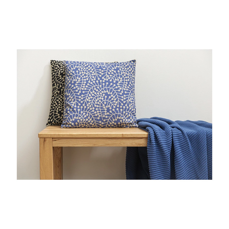 Подушка декоративная Tkano Scandinavian touch Спелая смородина, 45x45 см, 100% хлопок, фиолетовая