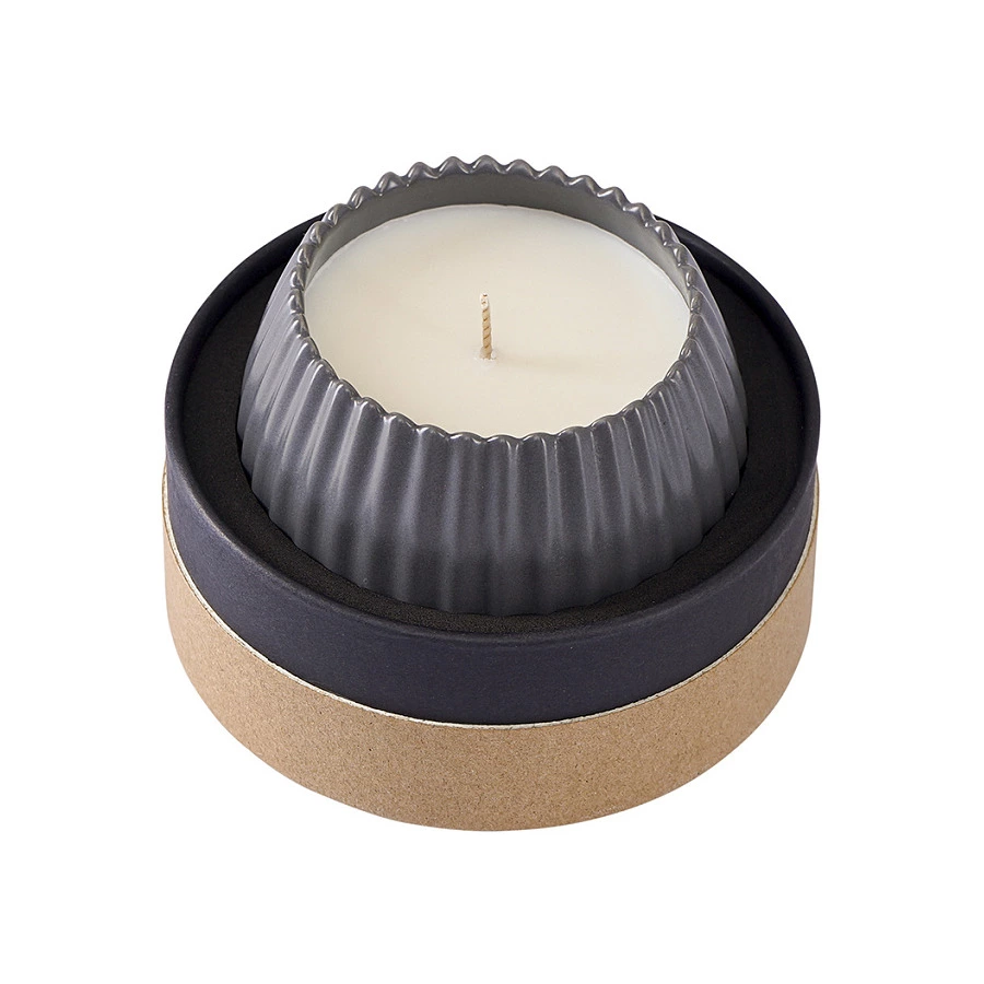 Свеча ароматическая Tkano Edge Hugs and Cookies, 30 часов, серая