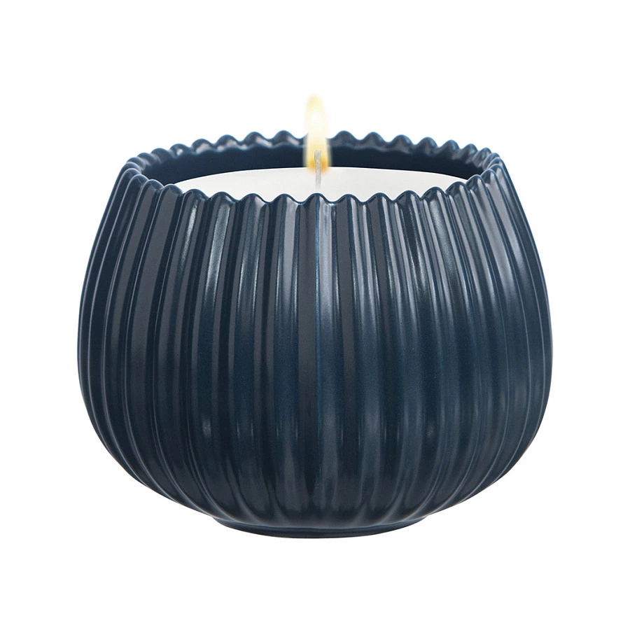 Свеча ароматическая Tkano Edge Spicy Snowflakes, 30 часов, синяя