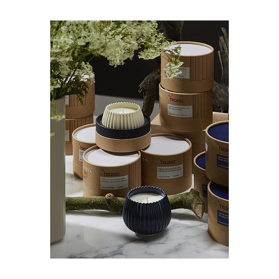 Свеча ароматическая Tkano Edge Spicy Snowflakes, 30 часов, синяя