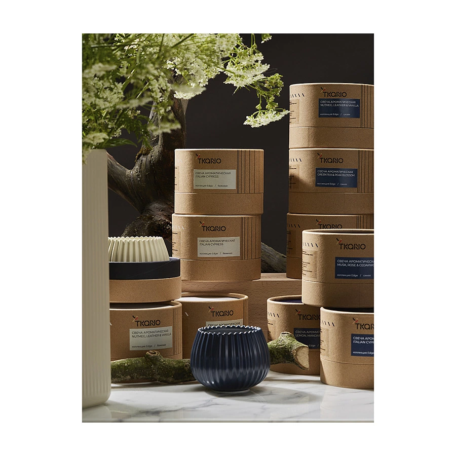 Свеча ароматическая Tkano Edge Spicy Snowflakes, 30 часов, синяя