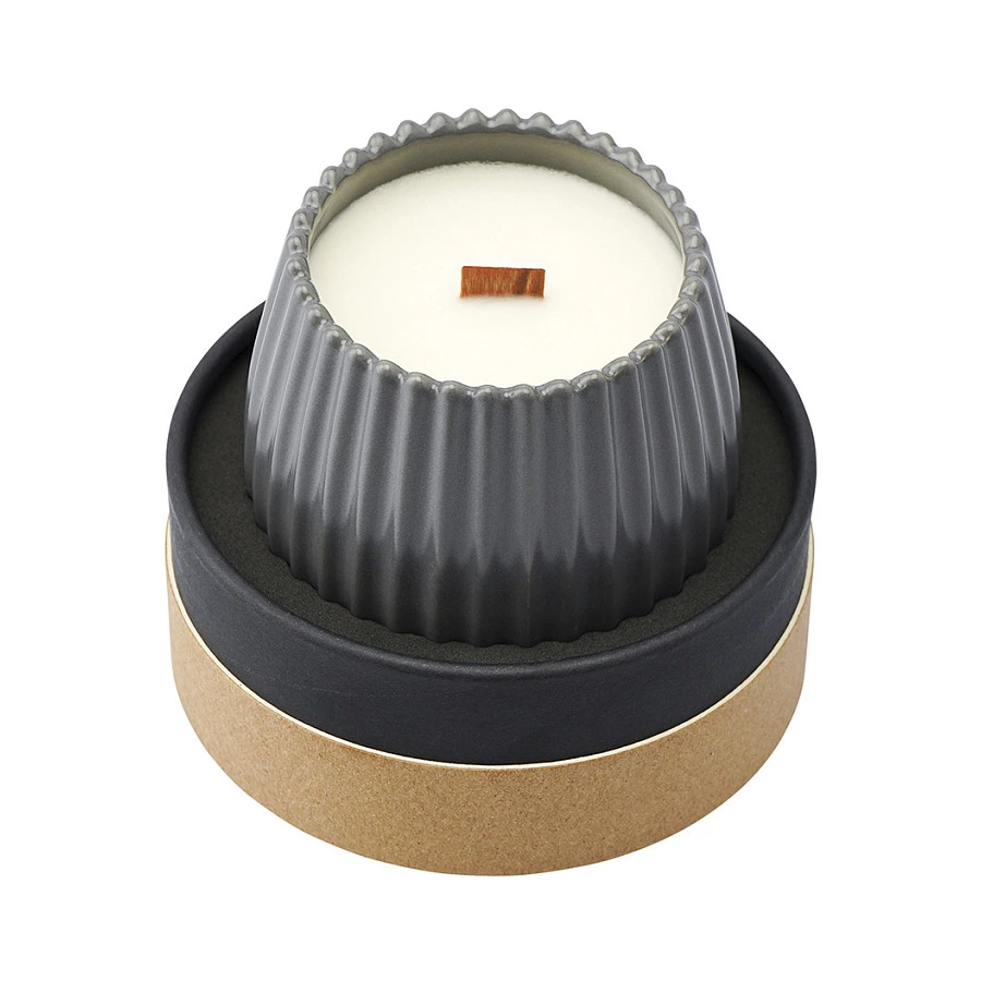 Свеча ароматическая с деревянным фитилем Tkano Edge Cypress, Jasmine & Patchouli, 60 часов, серая