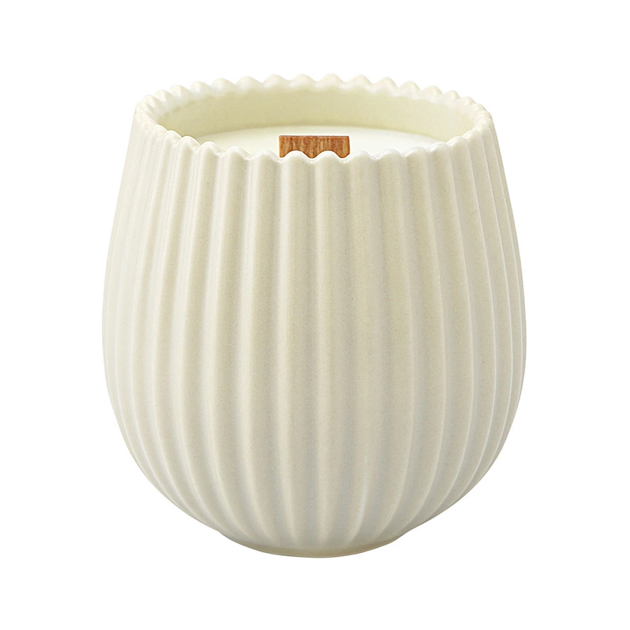 Свеча ароматическая с деревянным фитилем Tkano Edge Green tea & Pear blossom 60 часов, бежевая