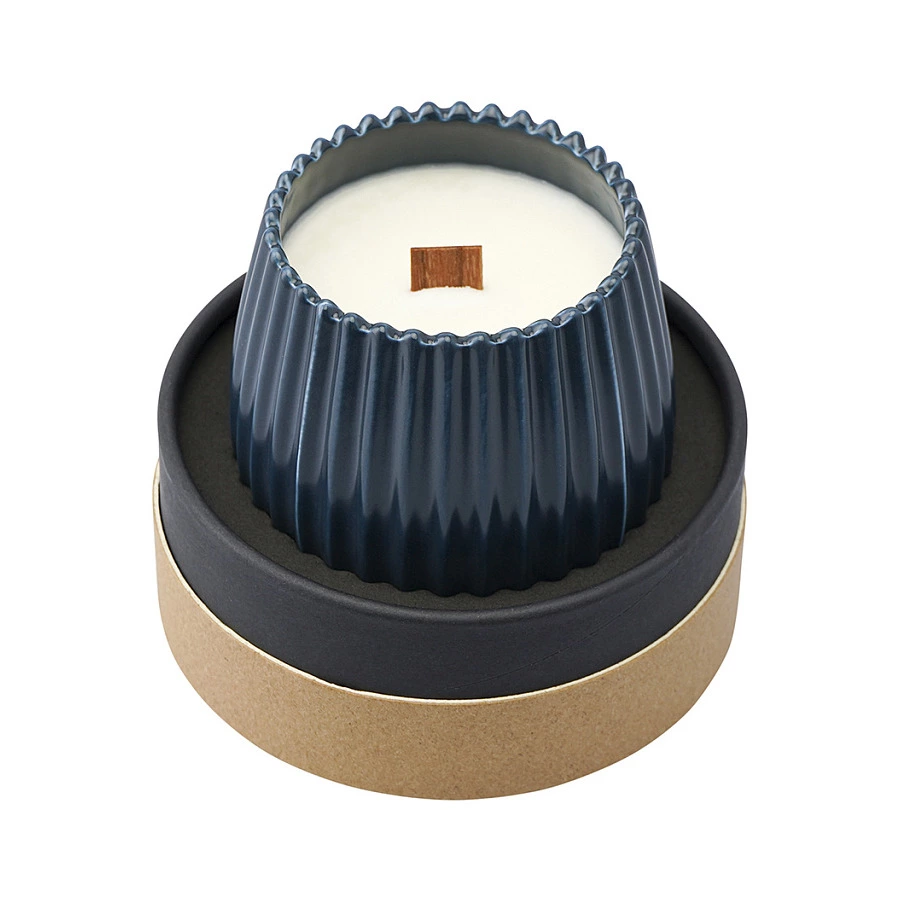 Свеча ароматическая с деревянным фитилем Tkano Edge Green tea & Pear blossom 60 часов, синяя