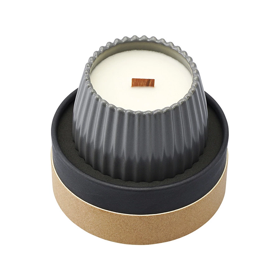 Свеча ароматическая с деревянным фитилем Tkano Edge Hugs and Cookies, 60 часов, серая