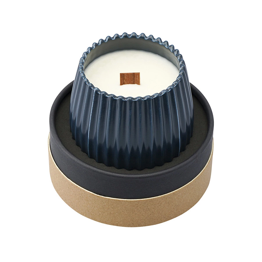 Свеча ароматическая с деревянным фитилем Tkano Edge Hugs and Cookies, 60 часов, синяя