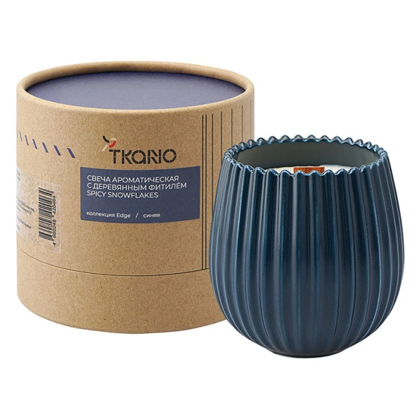 Свеча ароматическая с деревянным фитилём Tkano Edge Spicy Snowflakes, 60 часов, синяя