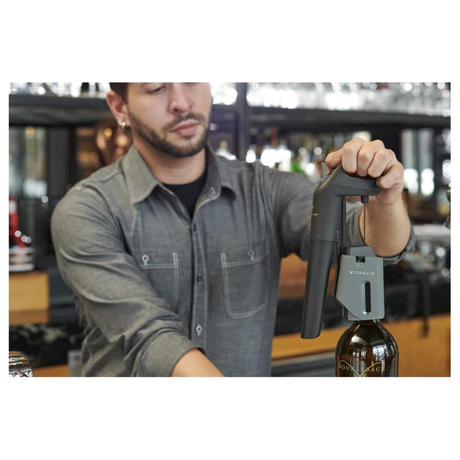 Система сохранения вина с чехлом для бутылки Coravin Model Three Pro 24х11х6 см, пластик, черная