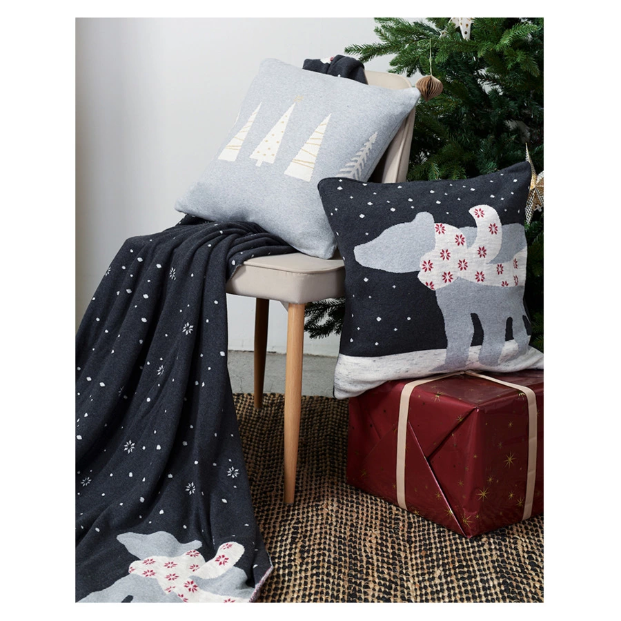 Плед из хлопка с новогодним рисунком Tkano Polar bear New Year Essential, 130х180 см