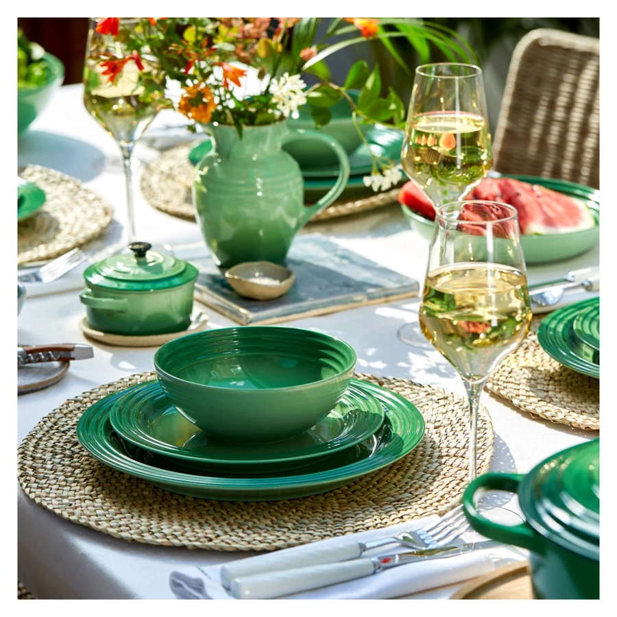 Тарелка суповая Le Creuset Bamboo Green 22 см, каменная керамика