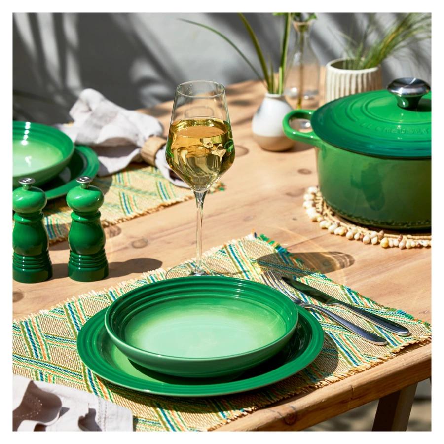 Тарелка суповая Le Creuset Bamboo Green 22 см, каменная керамика