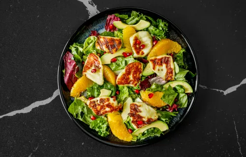 Зелёный салат с сыром гриль