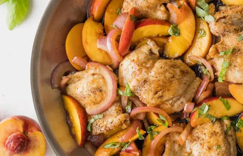 Курица с персиками